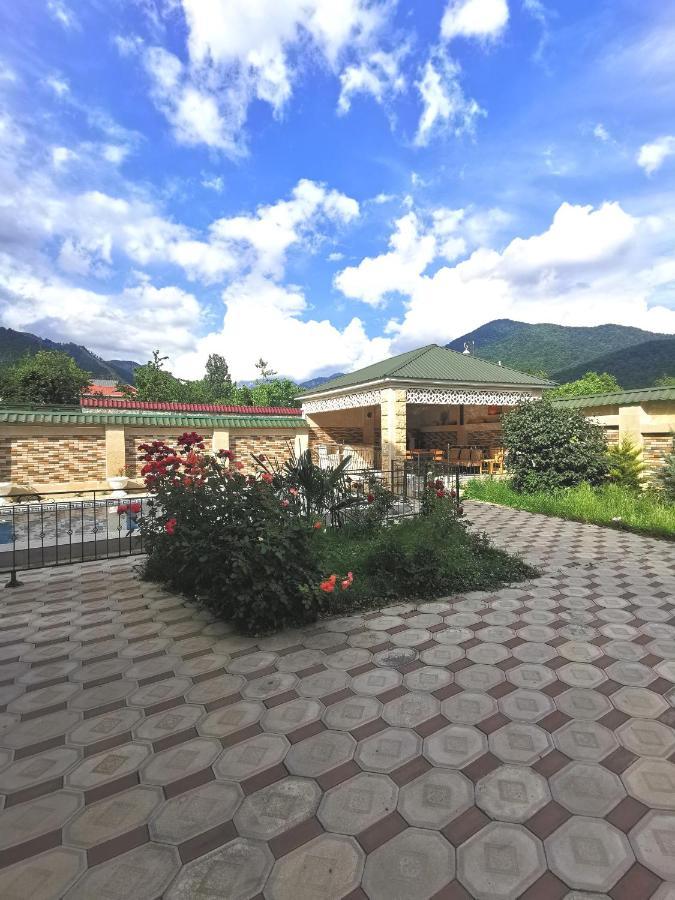 Raffles Villa With Pool غابالا المظهر الخارجي الصورة