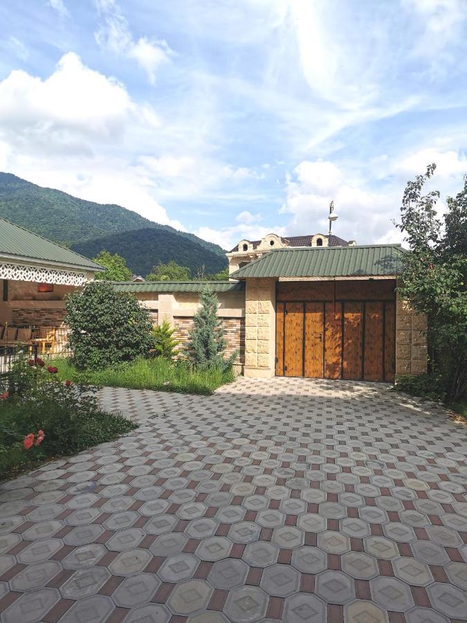 Raffles Villa With Pool غابالا المظهر الخارجي الصورة