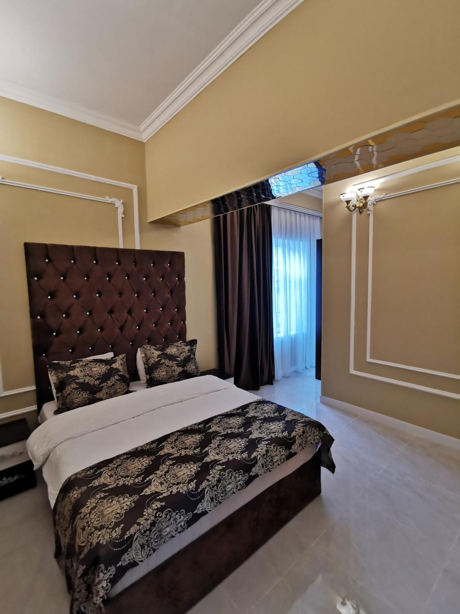 Raffles Villa With Pool غابالا المظهر الخارجي الصورة