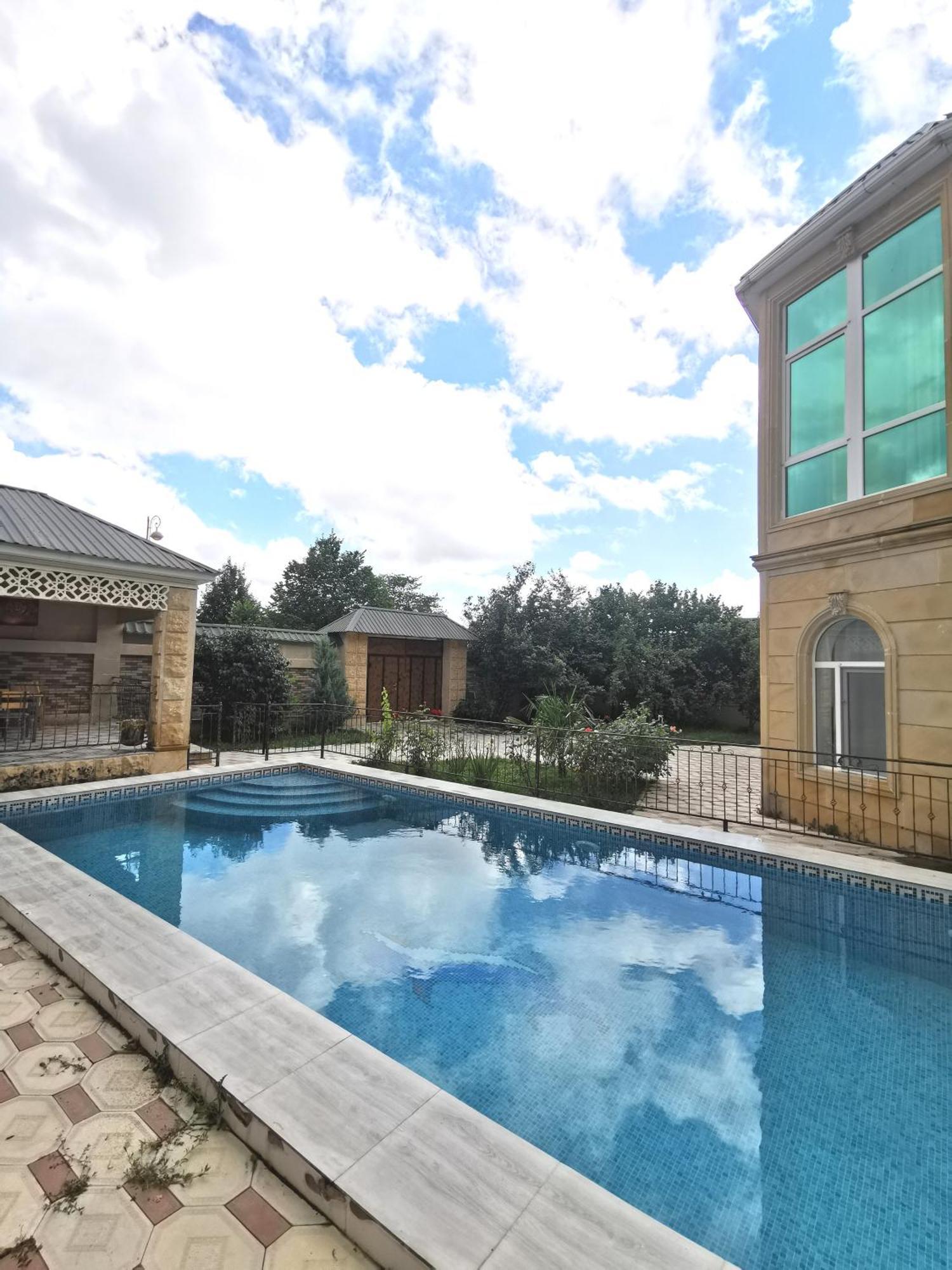 Raffles Villa With Pool غابالا المظهر الخارجي الصورة