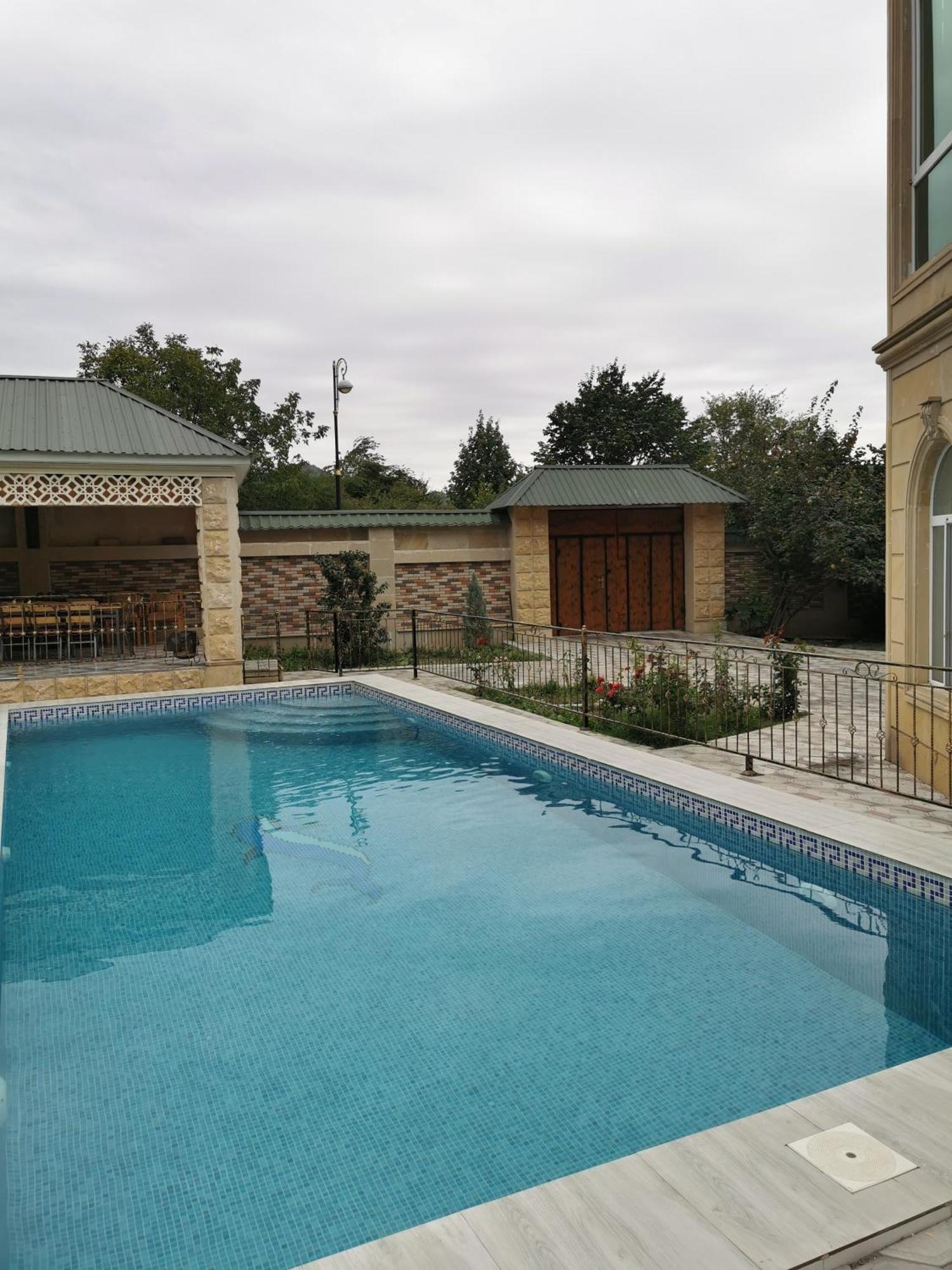Raffles Villa With Pool غابالا المظهر الخارجي الصورة