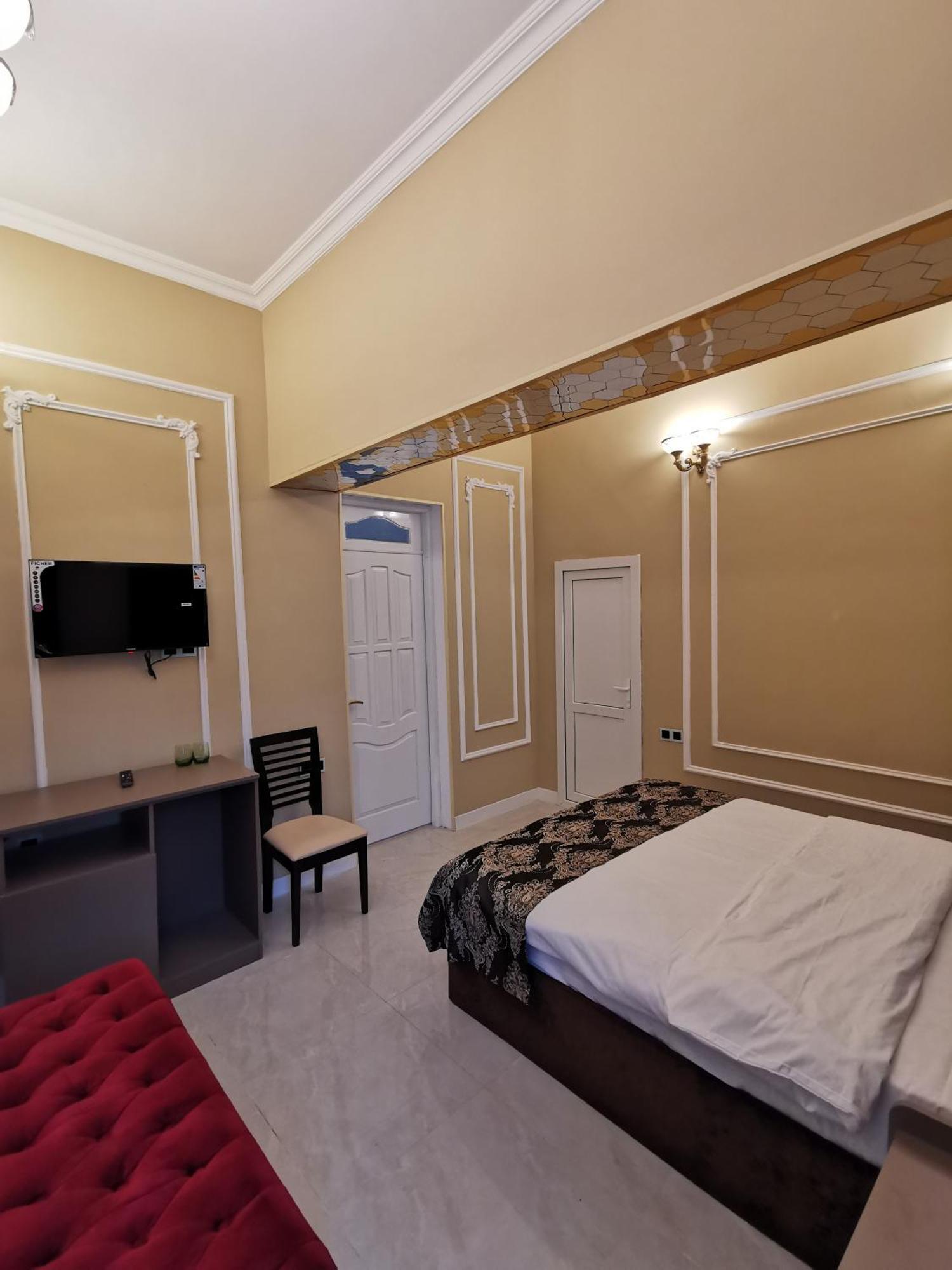 Raffles Villa With Pool غابالا المظهر الخارجي الصورة