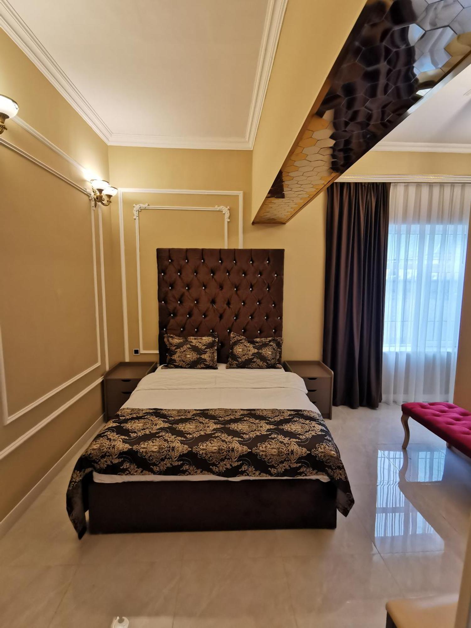 Raffles Villa With Pool غابالا المظهر الخارجي الصورة