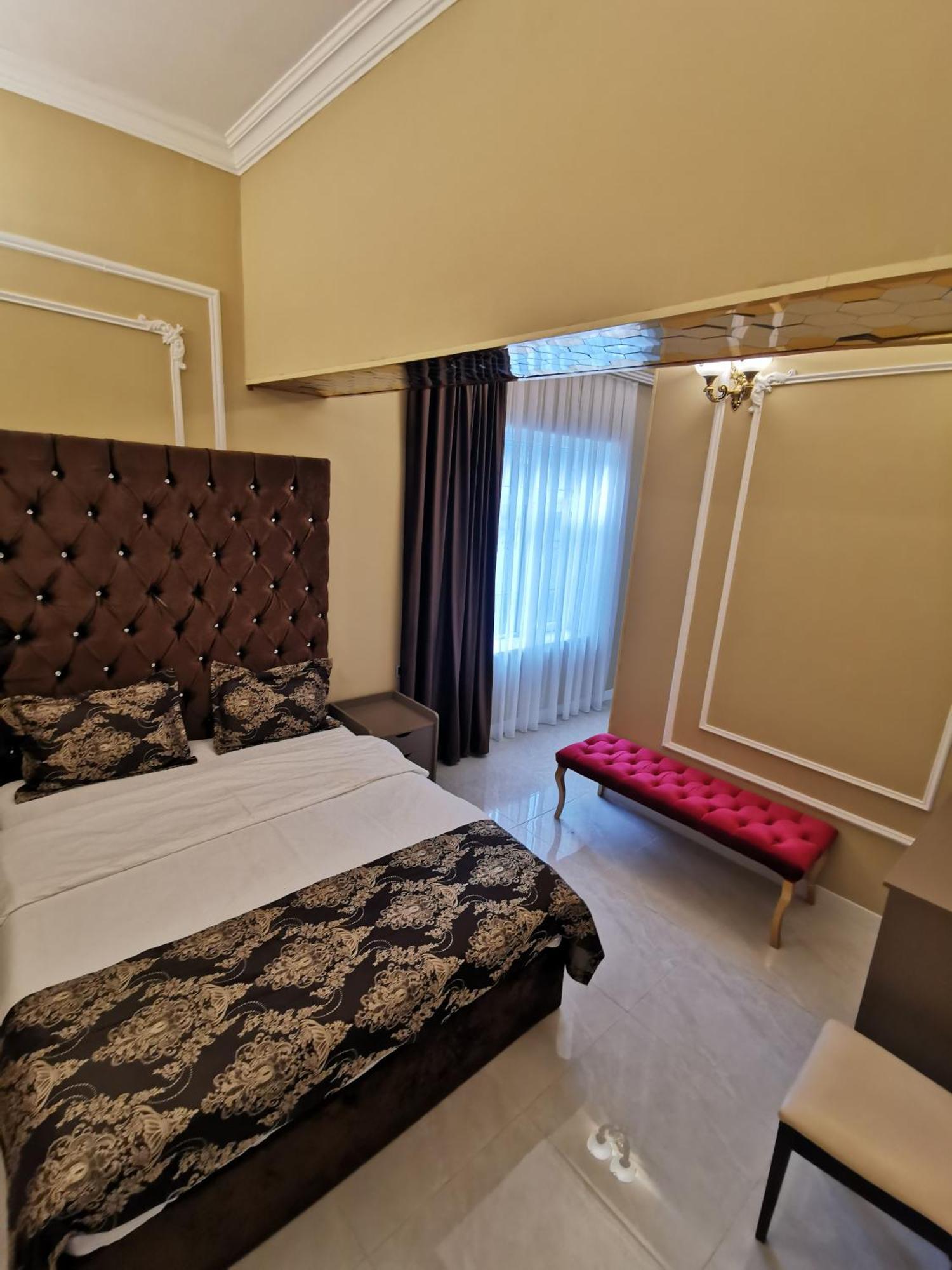 Raffles Villa With Pool غابالا المظهر الخارجي الصورة
